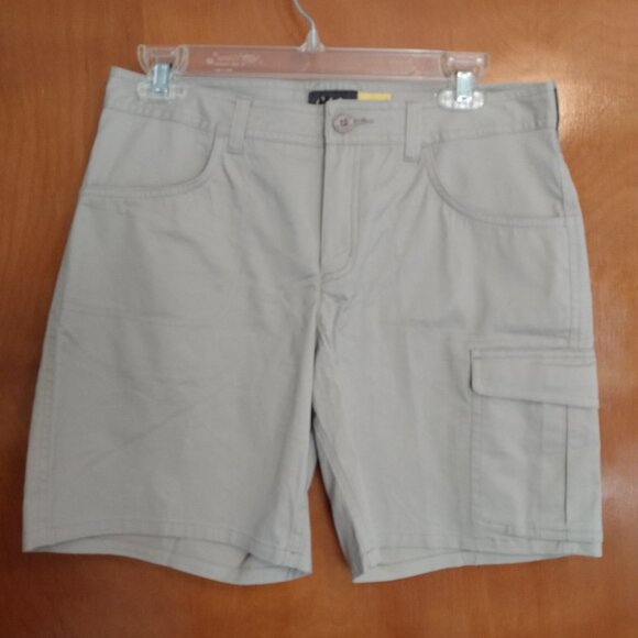 Cabelas Pants - New with tags, Cabela's cargo shorts size 4